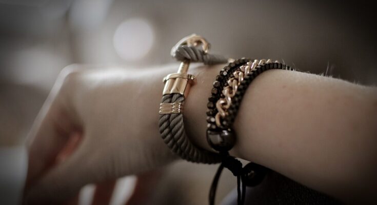 bracelet, jellery, gold, armreif, schmuck, fashion, lifestyle, woman, girl, female, style, arm, kette, schmuck, schmuck, schmuck, schmuck, schmuck